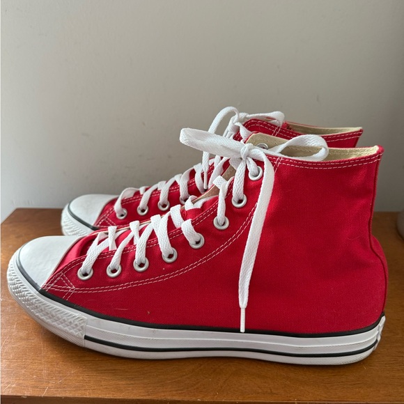 Converse Chuck Taylor All Star Men's 9.5 Red Canvas High Top Sneakers Worn Once - Picture 4 of 8